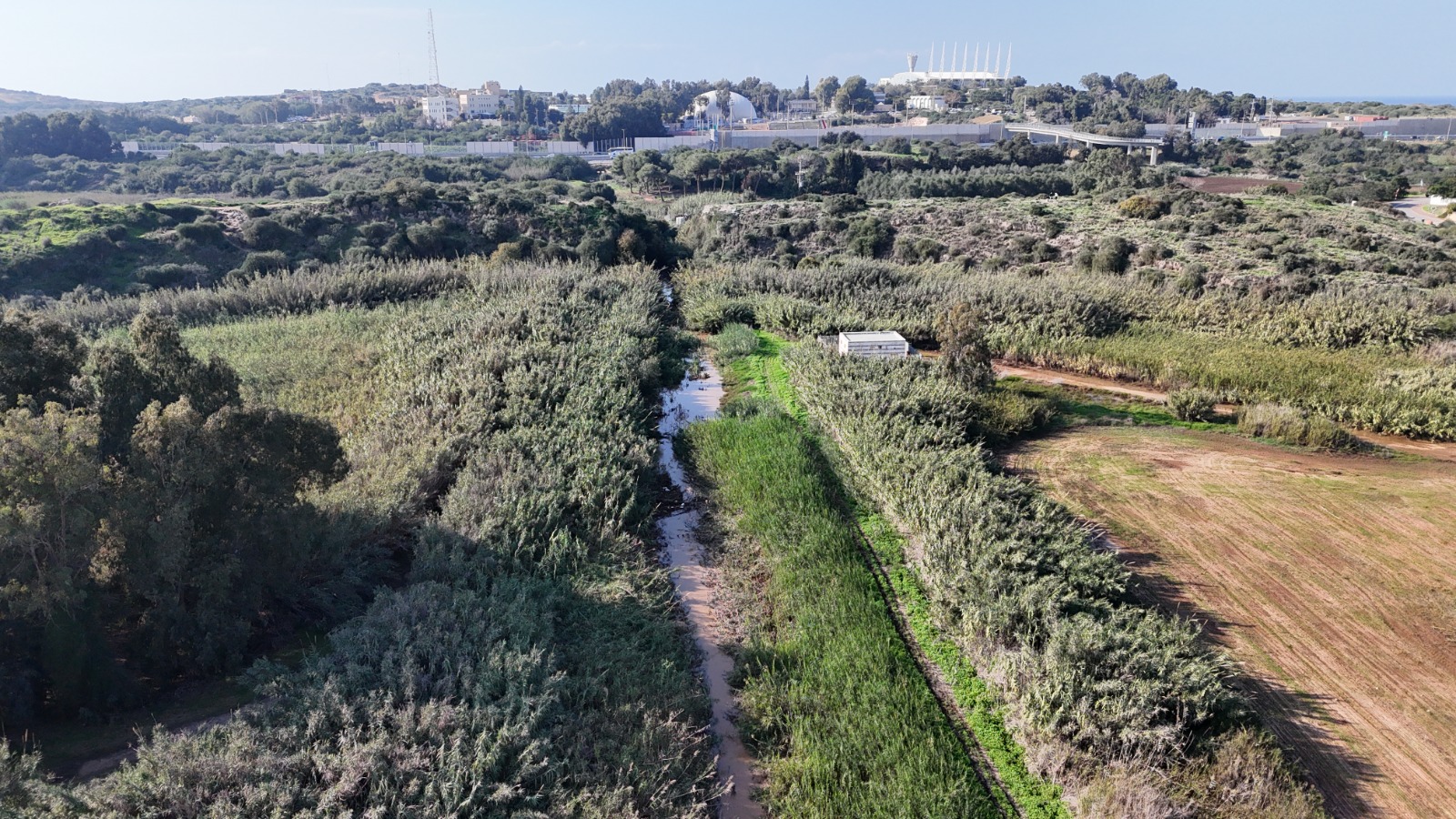 נחל פולג עם שער הפולג